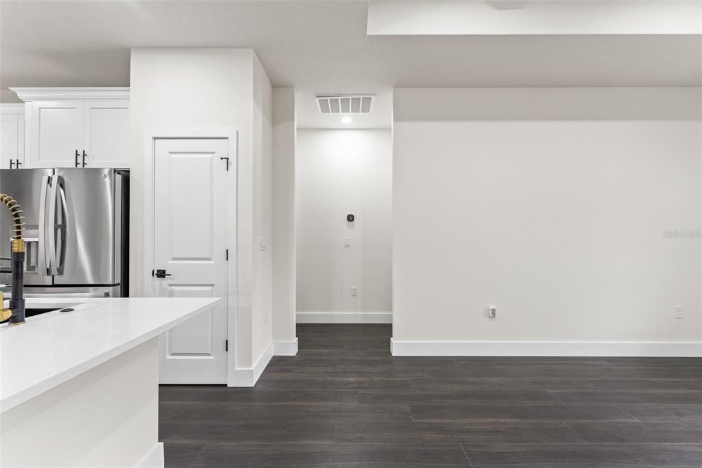 待售: $449,000 (4 贝兹, 3 浴室, 2345 平方英尺)