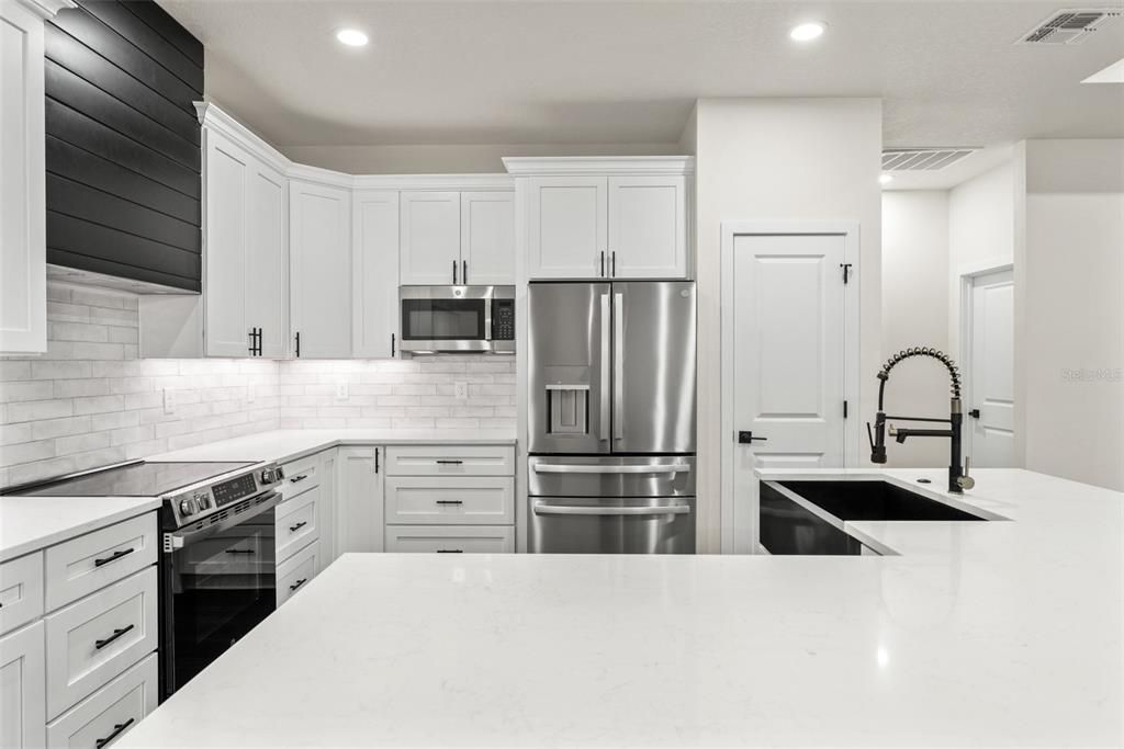 待售: $449,000 (4 贝兹, 3 浴室, 2345 平方英尺)