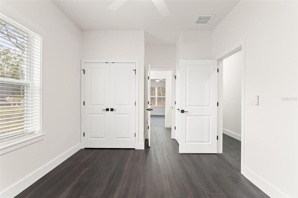 待售: $449,000 (4 贝兹, 3 浴室, 2345 平方英尺)