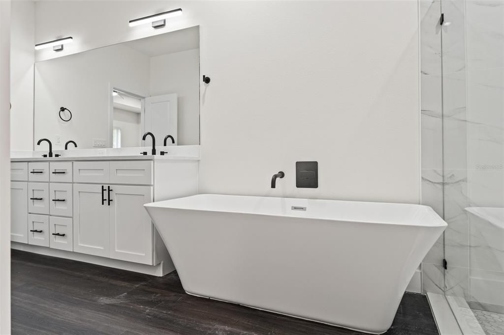 待售: $449,000 (4 贝兹, 3 浴室, 2345 平方英尺)