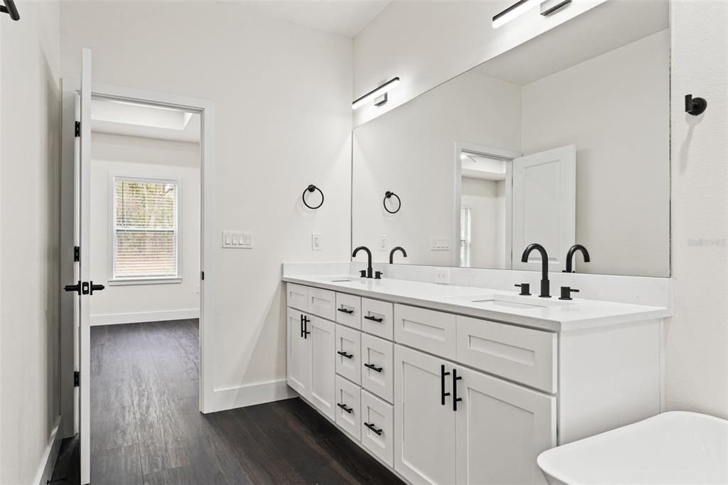 待售: $449,000 (4 贝兹, 3 浴室, 2345 平方英尺)