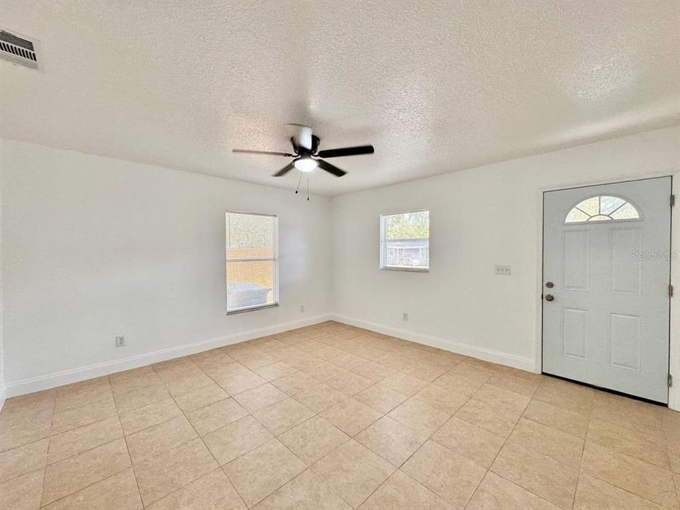 В аренду: $1,600 (2 спален, 1 ванн, 1000 Квадратных фут)