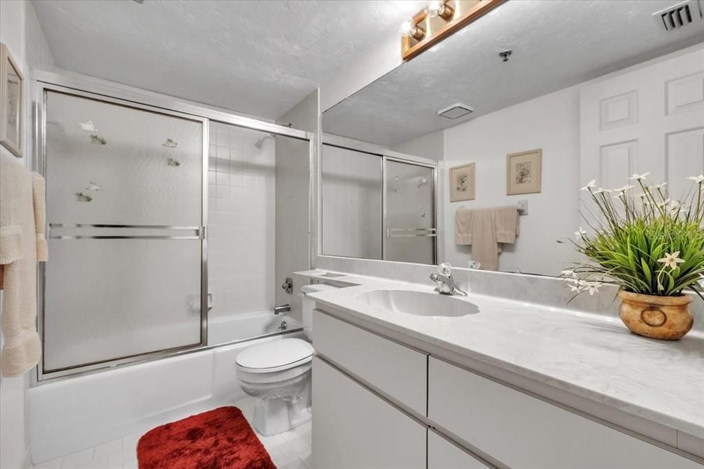 For Sale: $190,000 (2 beds, 2 baths, 1405 Square Feet)