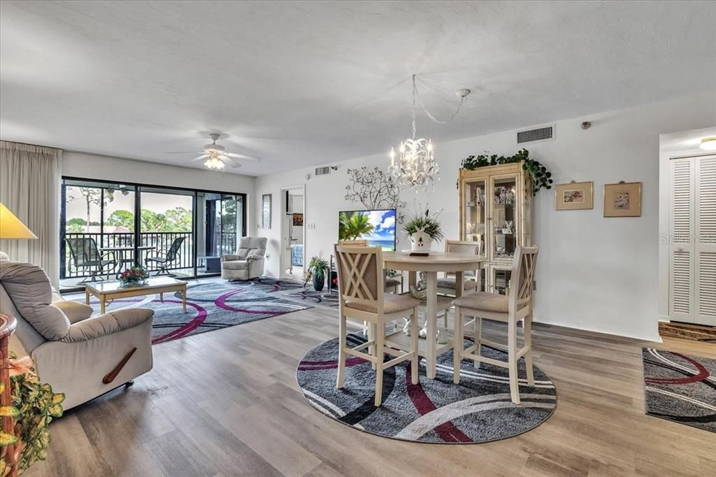 For Sale: $190,000 (2 beds, 2 baths, 1405 Square Feet)