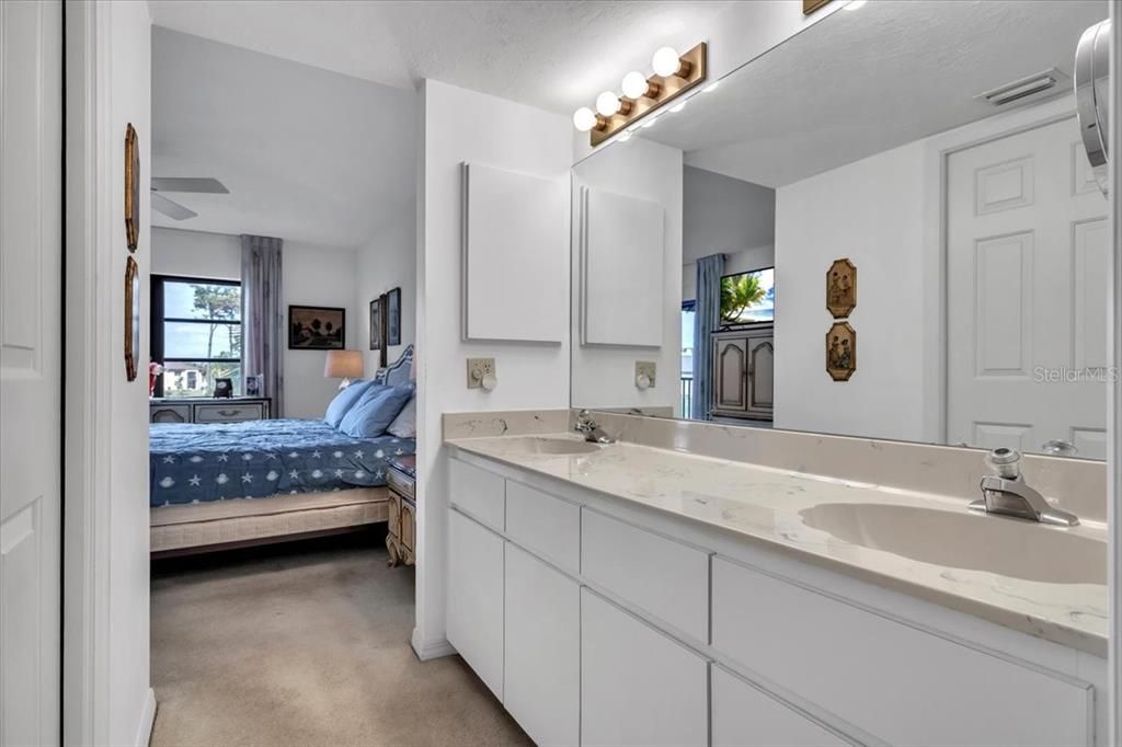 For Sale: $190,000 (2 beds, 2 baths, 1405 Square Feet)