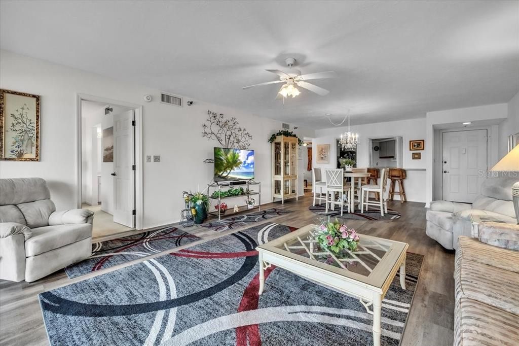 For Sale: $190,000 (2 beds, 2 baths, 1405 Square Feet)