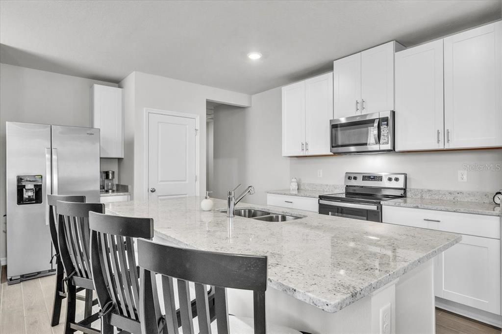 En Venta: $335,000 (4 camas, 2 baños, 1680 Pies cuadrados)