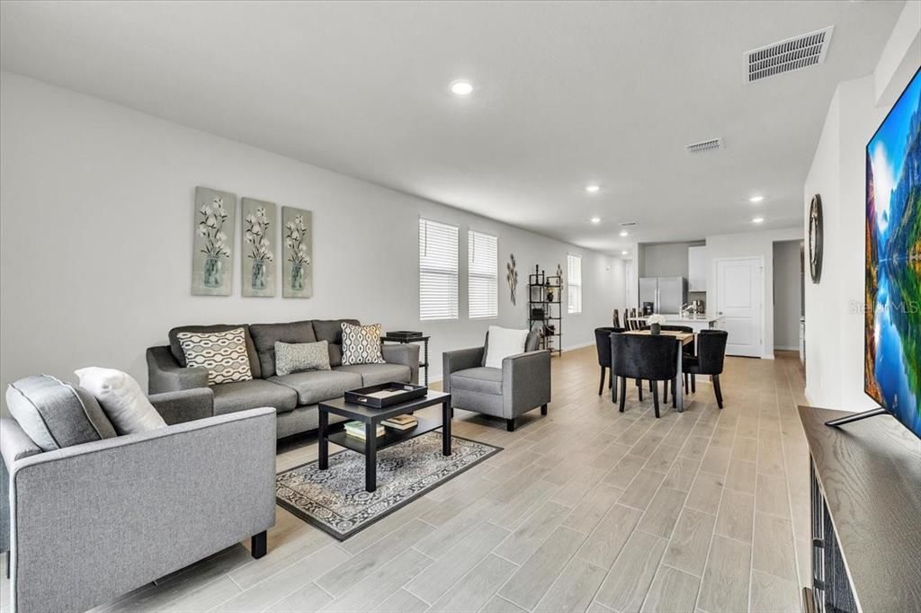 En Venta: $335,000 (4 camas, 2 baños, 1680 Pies cuadrados)