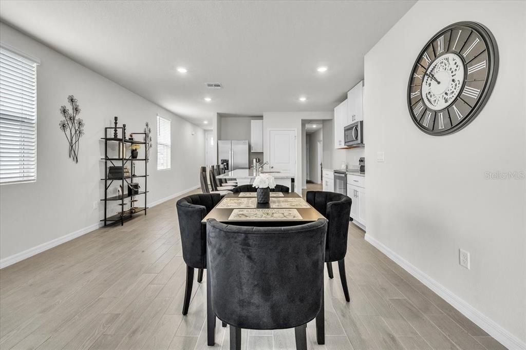 En Venta: $335,000 (4 camas, 2 baños, 1680 Pies cuadrados)