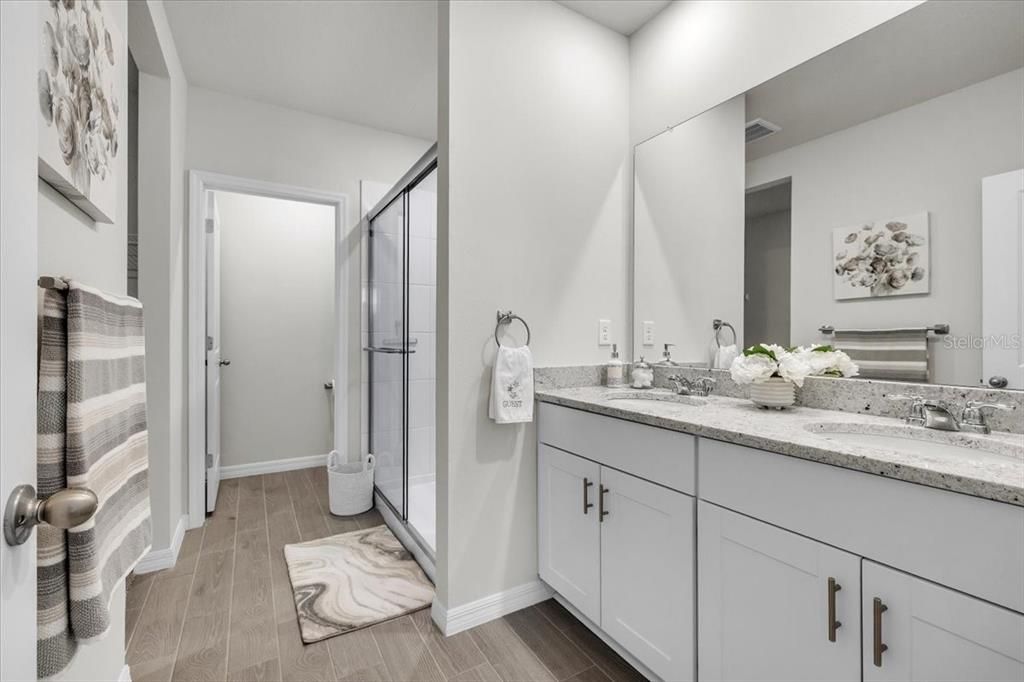 En Venta: $335,000 (4 camas, 2 baños, 1680 Pies cuadrados)