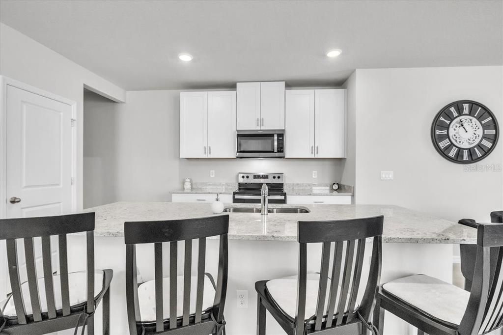 En Venta: $335,000 (4 camas, 2 baños, 1680 Pies cuadrados)