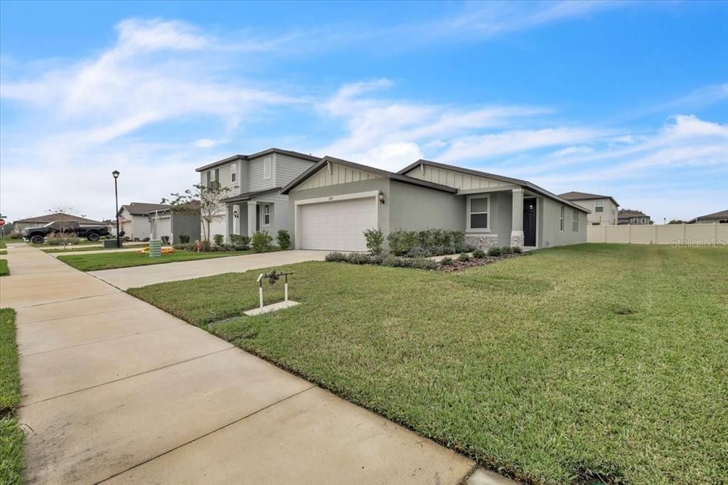 En Venta: $335,000 (4 camas, 2 baños, 1680 Pies cuadrados)