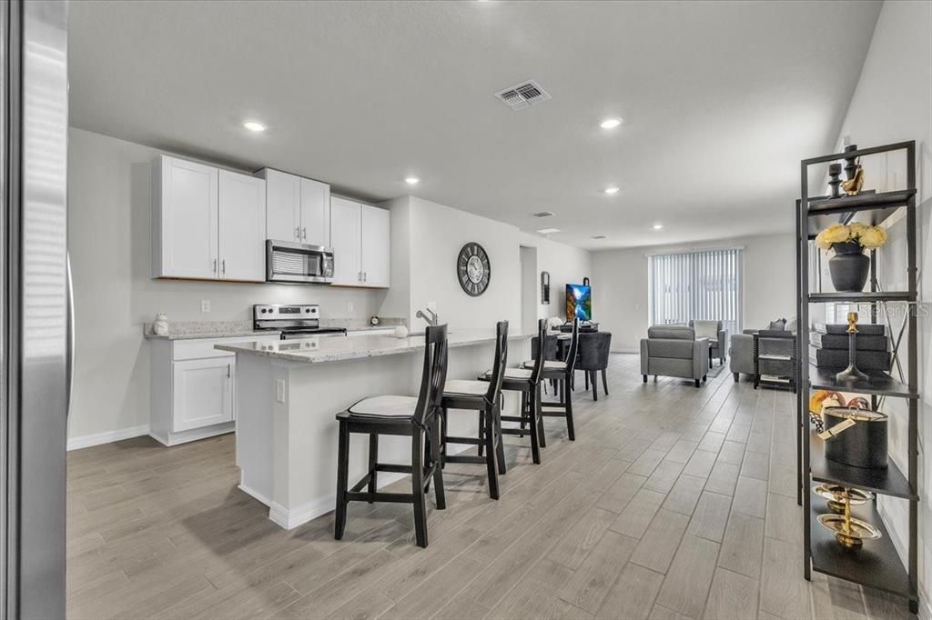 En Venta: $335,000 (4 camas, 2 baños, 1680 Pies cuadrados)