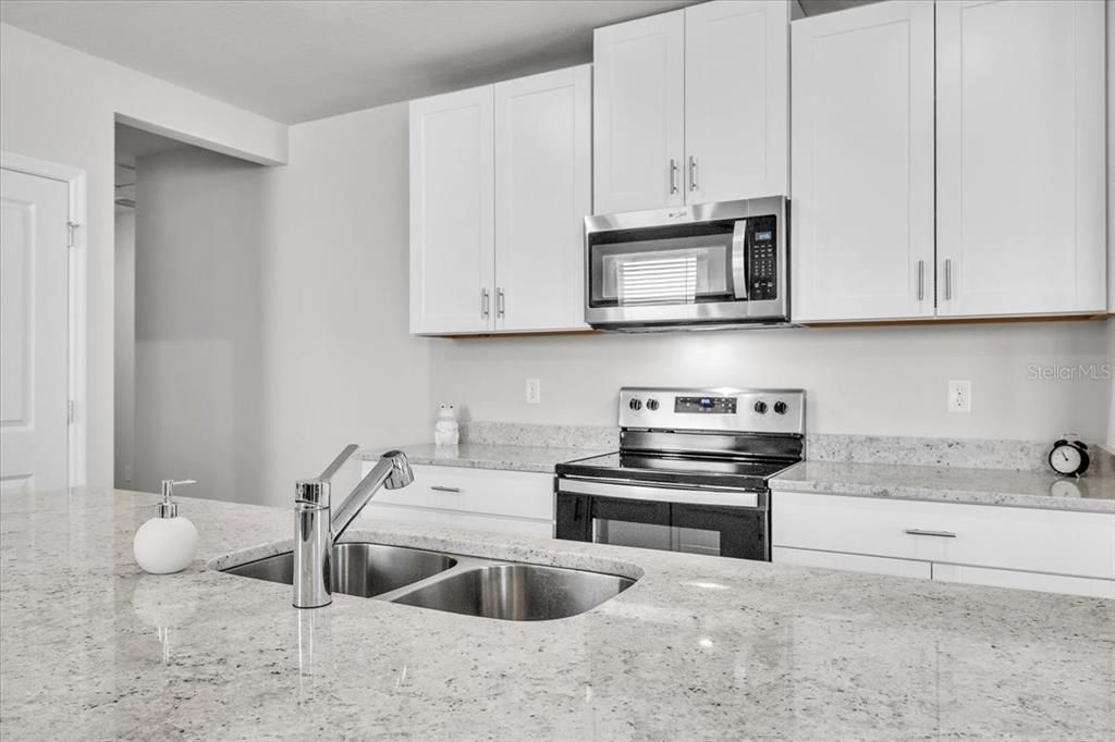 En Venta: $335,000 (4 camas, 2 baños, 1680 Pies cuadrados)