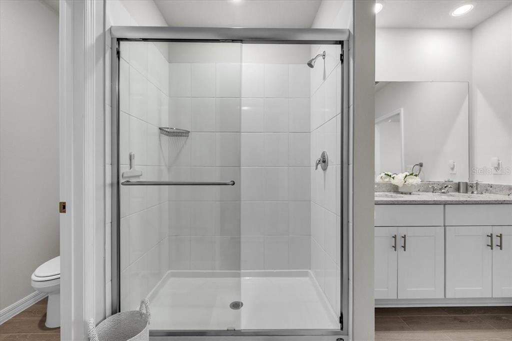 En Venta: $335,000 (4 camas, 2 baños, 1680 Pies cuadrados)