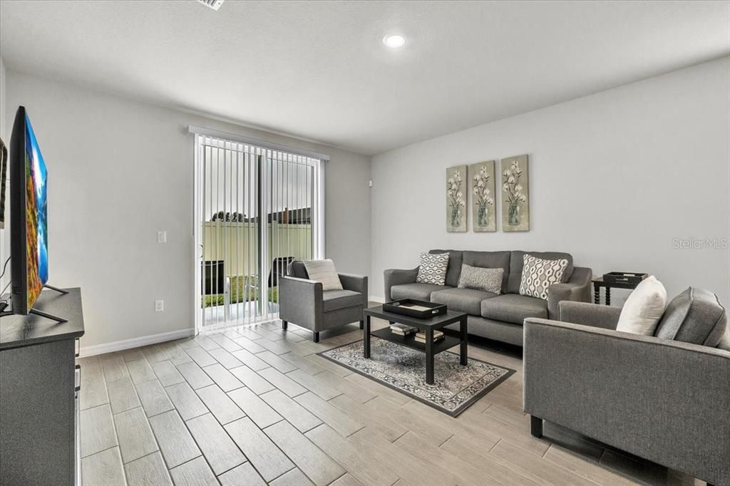 En Venta: $335,000 (4 camas, 2 baños, 1680 Pies cuadrados)