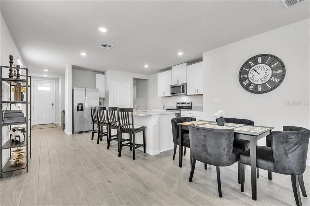 En Venta: $335,000 (4 camas, 2 baños, 1680 Pies cuadrados)