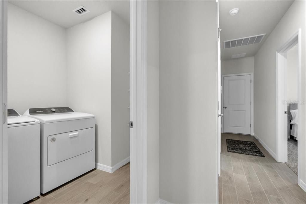 En Venta: $335,000 (4 camas, 2 baños, 1680 Pies cuadrados)