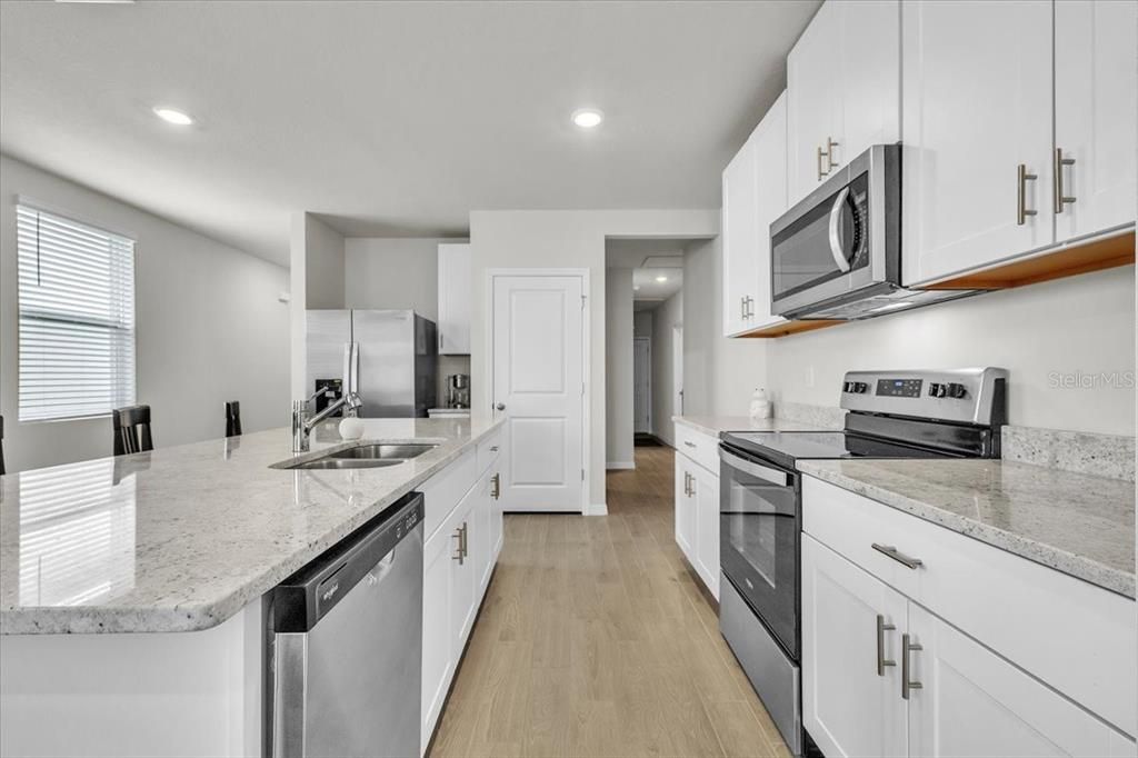 En Venta: $335,000 (4 camas, 2 baños, 1680 Pies cuadrados)