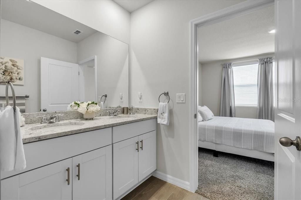 En Venta: $335,000 (4 camas, 2 baños, 1680 Pies cuadrados)