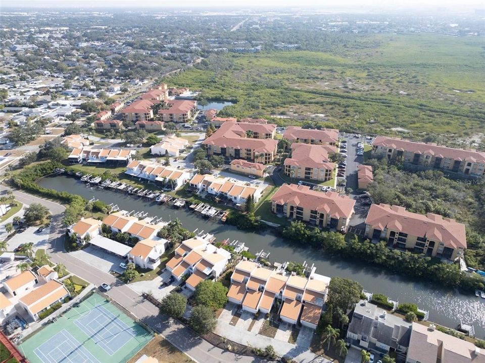 For Sale: $400,000 (3 beds, 2 baths, 1700 Square Feet)