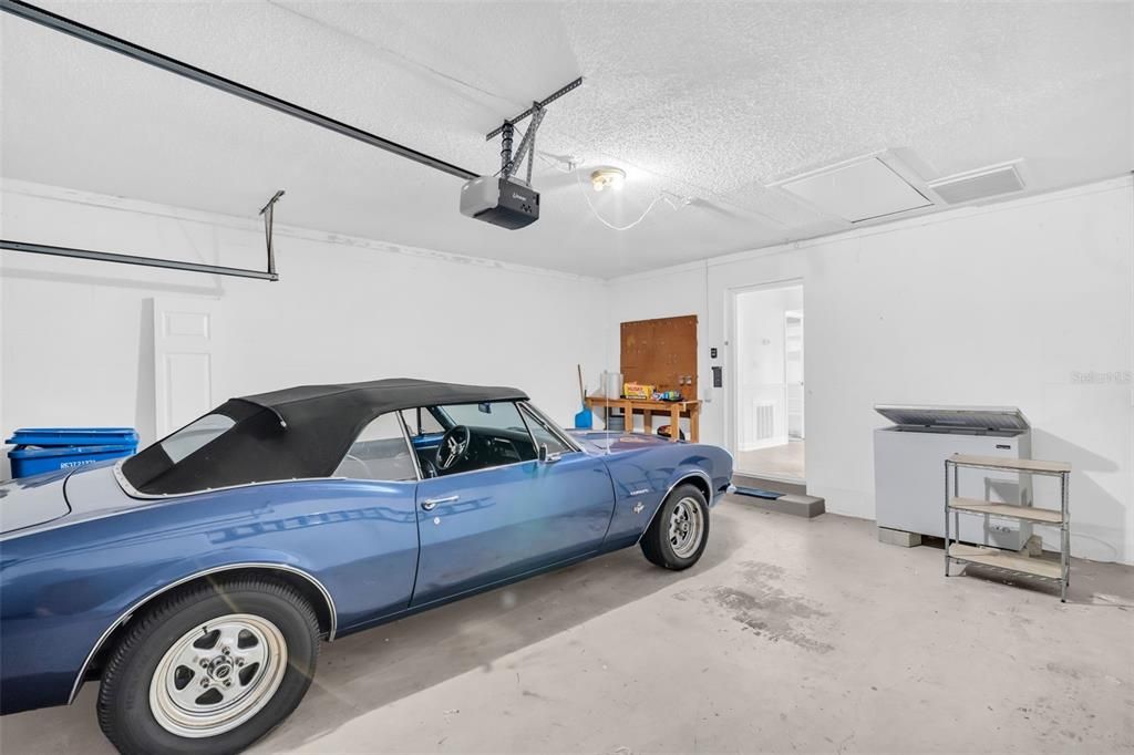 For Sale: $400,000 (3 beds, 2 baths, 1700 Square Feet)