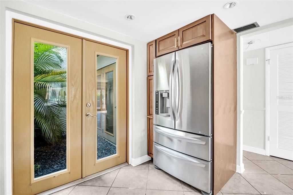 For Sale: $400,000 (3 beds, 2 baths, 1700 Square Feet)