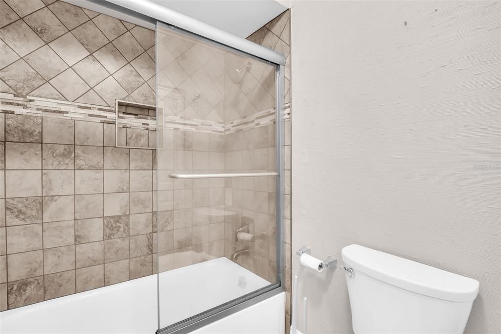 For Sale: $400,000 (3 beds, 2 baths, 1700 Square Feet)