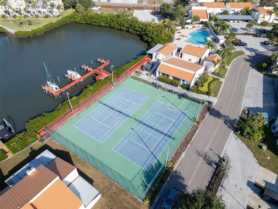 For Sale: $400,000 (3 beds, 2 baths, 1700 Square Feet)