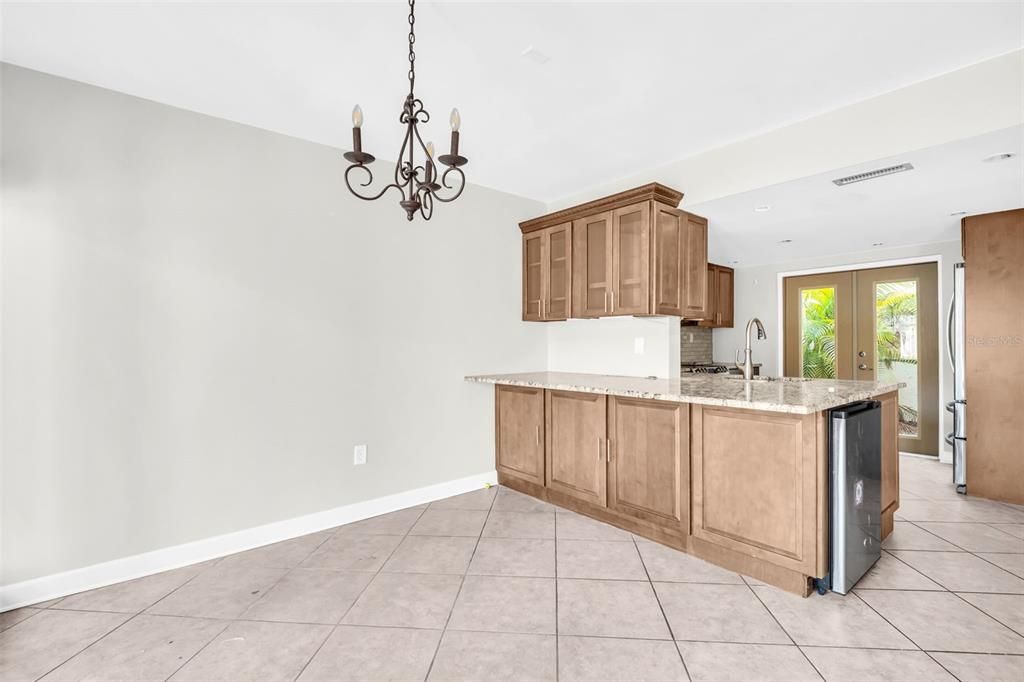 For Sale: $400,000 (3 beds, 2 baths, 1700 Square Feet)