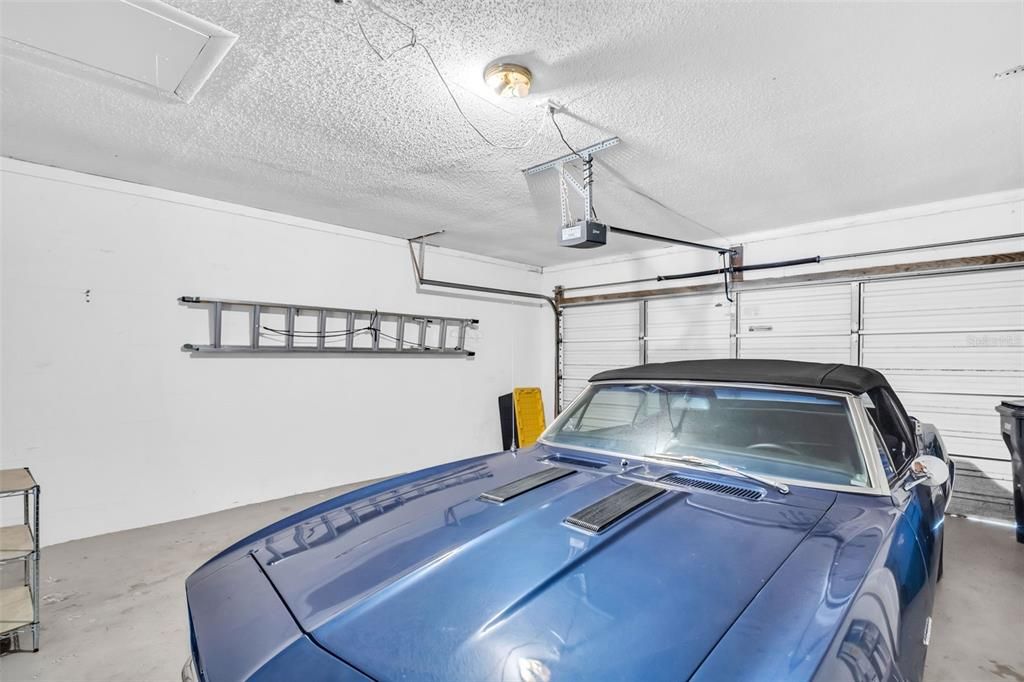 For Sale: $400,000 (3 beds, 2 baths, 1700 Square Feet)