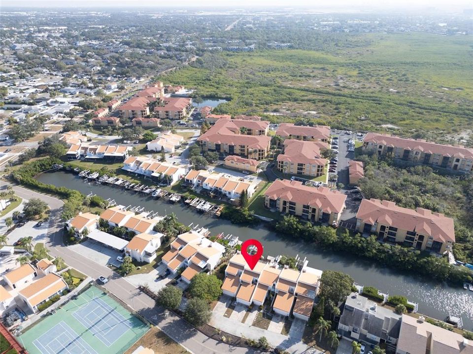 For Sale: $400,000 (3 beds, 2 baths, 1700 Square Feet)