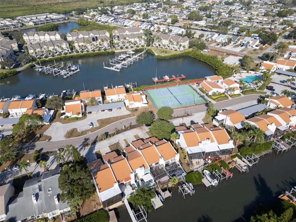 For Sale: $400,000 (3 beds, 2 baths, 1700 Square Feet)