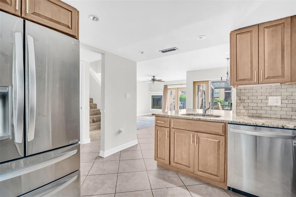 For Sale: $400,000 (3 beds, 2 baths, 1700 Square Feet)