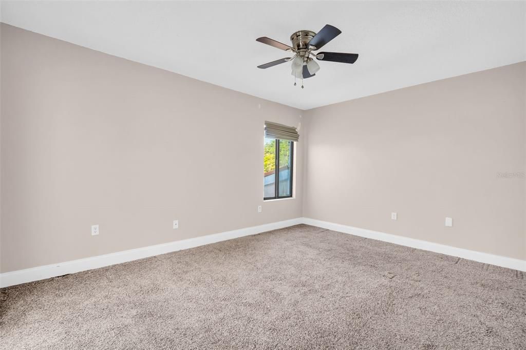 For Sale: $400,000 (3 beds, 2 baths, 1700 Square Feet)