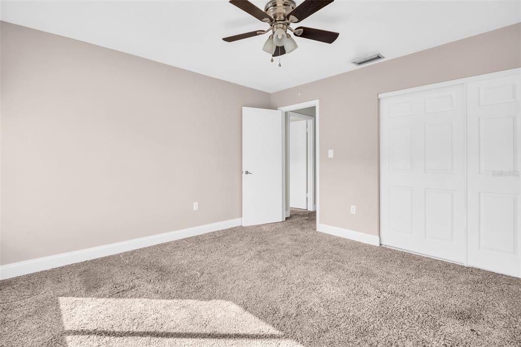 For Sale: $400,000 (3 beds, 2 baths, 1700 Square Feet)