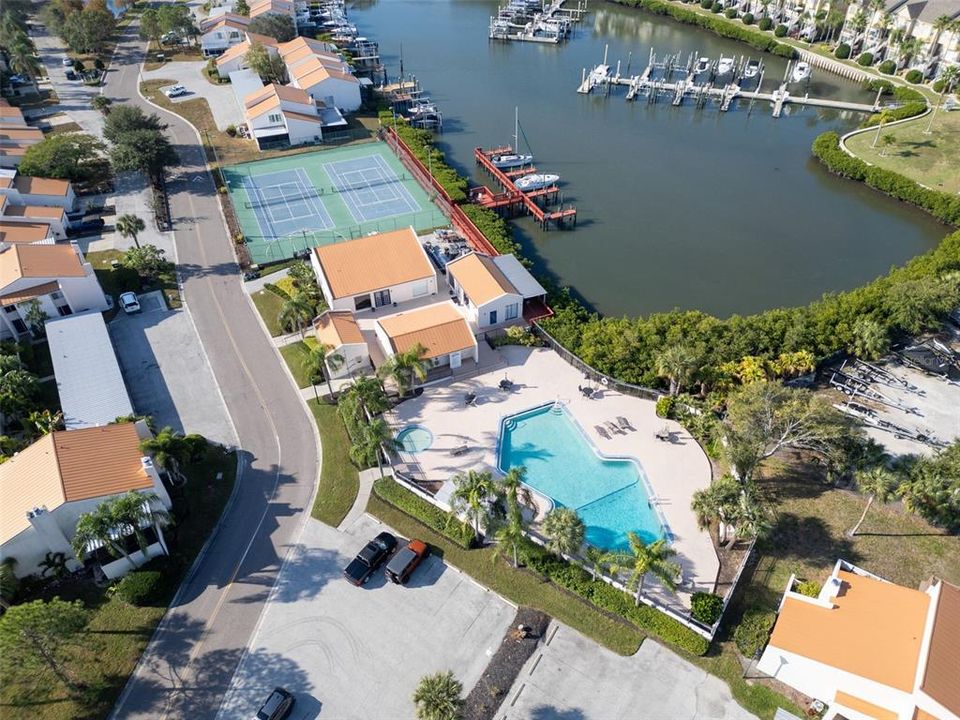 For Sale: $400,000 (3 beds, 2 baths, 1700 Square Feet)