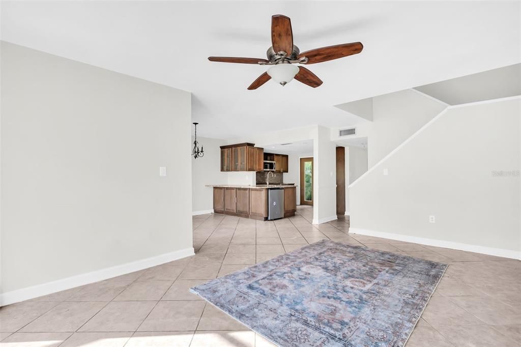 For Sale: $400,000 (3 beds, 2 baths, 1700 Square Feet)