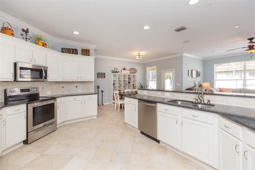 待售: $569,900 (3 贝兹, 3 浴室, 2715 平方英尺)