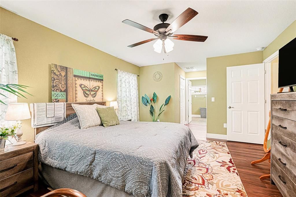 For Sale: $275,000 (3 beds, 2 baths, 1541 Square Feet)