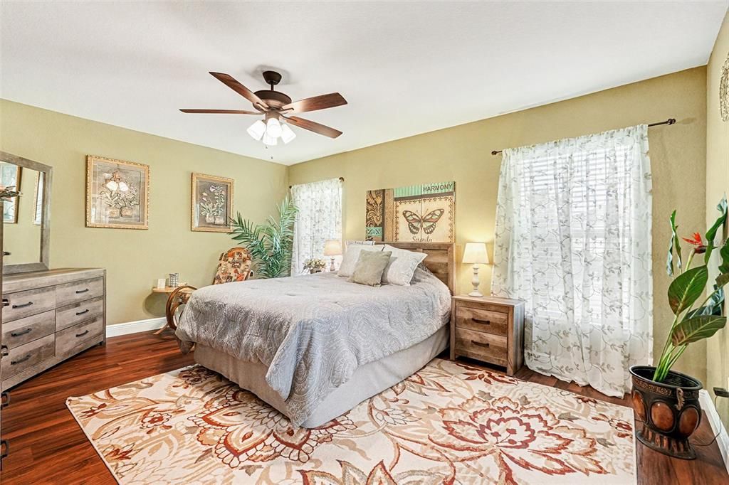 For Sale: $275,000 (3 beds, 2 baths, 1541 Square Feet)