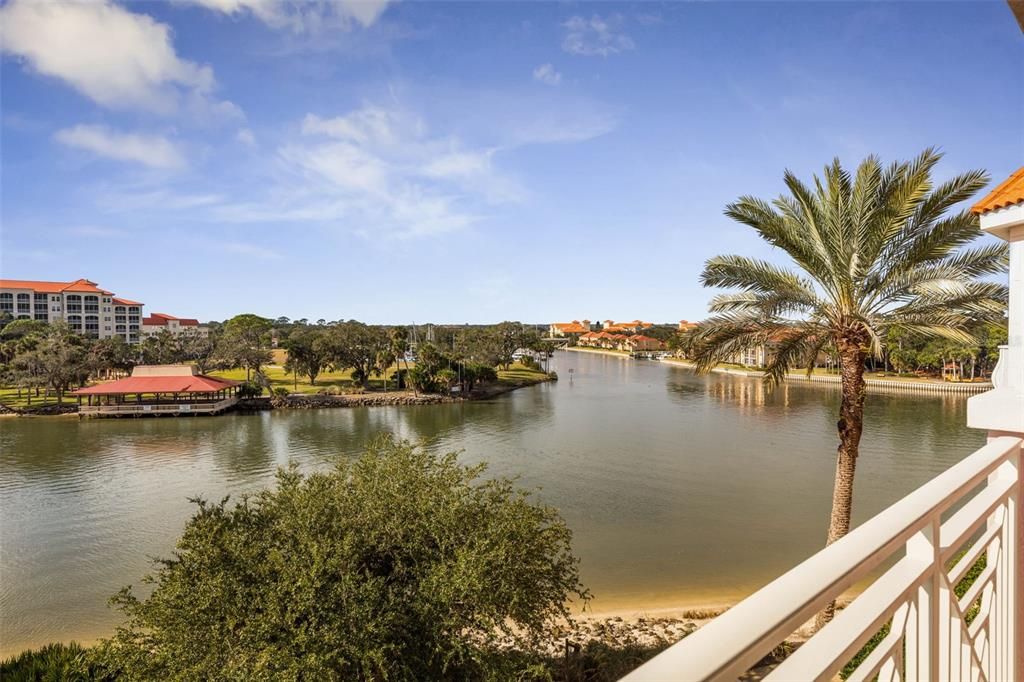 En Venta: $399,000 (2 camas, 2 baños, 1351 Pies cuadrados)