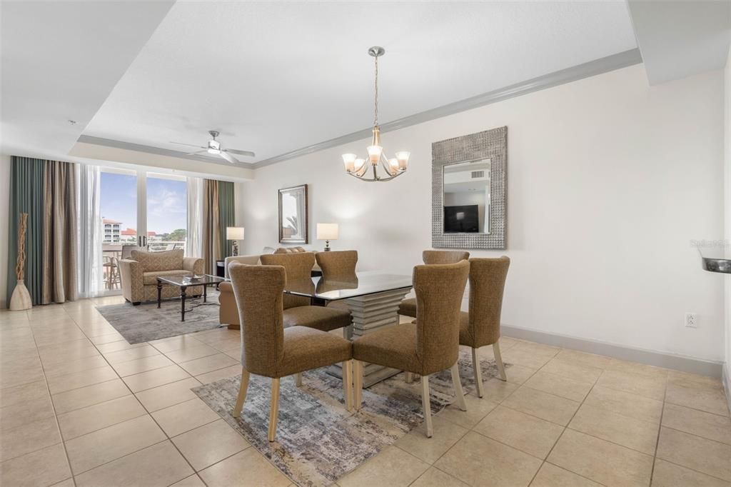 En Venta: $399,000 (2 camas, 2 baños, 1351 Pies cuadrados)