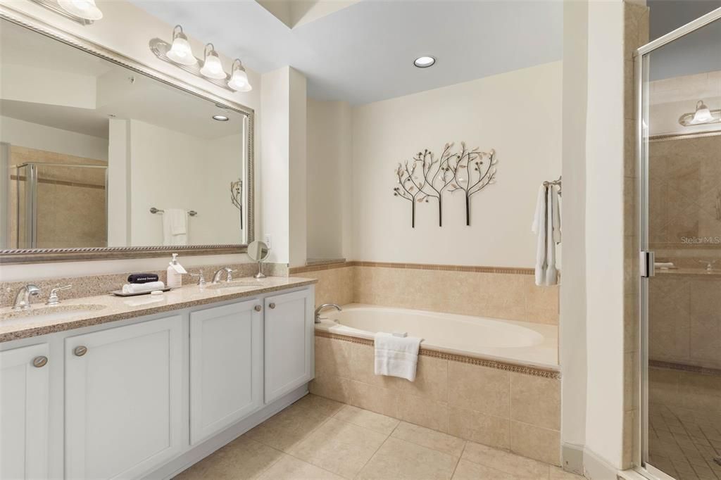 En Venta: $399,000 (2 camas, 2 baños, 1351 Pies cuadrados)