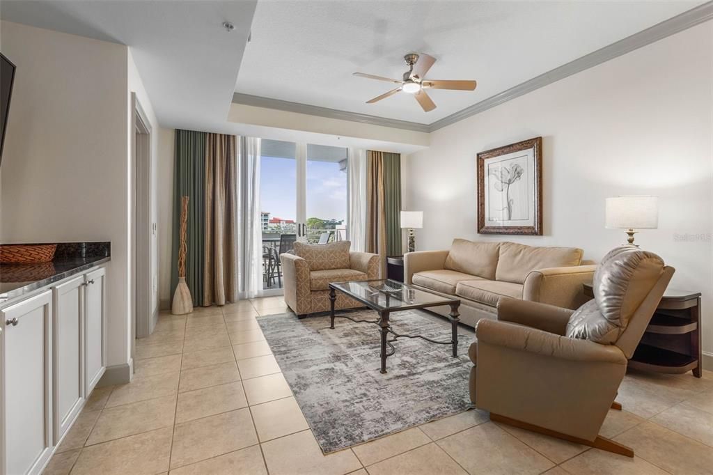 En Venta: $399,000 (2 camas, 2 baños, 1351 Pies cuadrados)