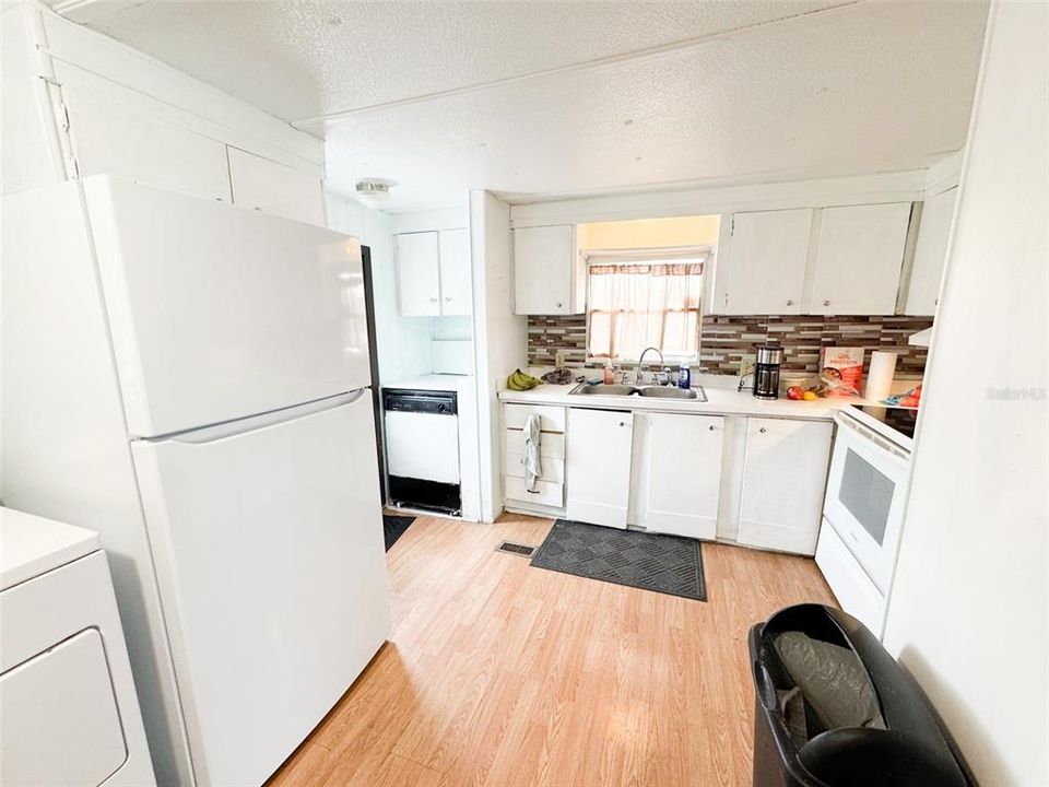 На продажу: $64,900 (2 спален, 1 ванн, 672 Квадратных фут)