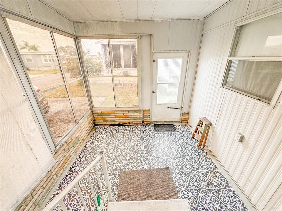 На продажу: $64,900 (2 спален, 1 ванн, 672 Квадратных фут)