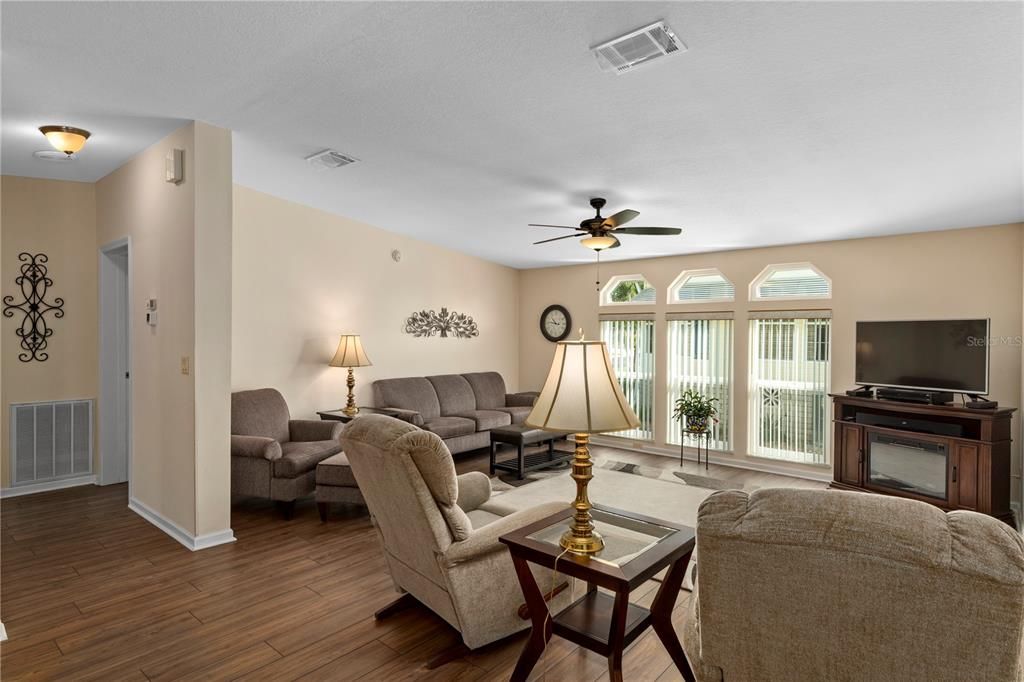 For Sale: $237,900 (3 beds, 2 baths, 1488 Square Feet)