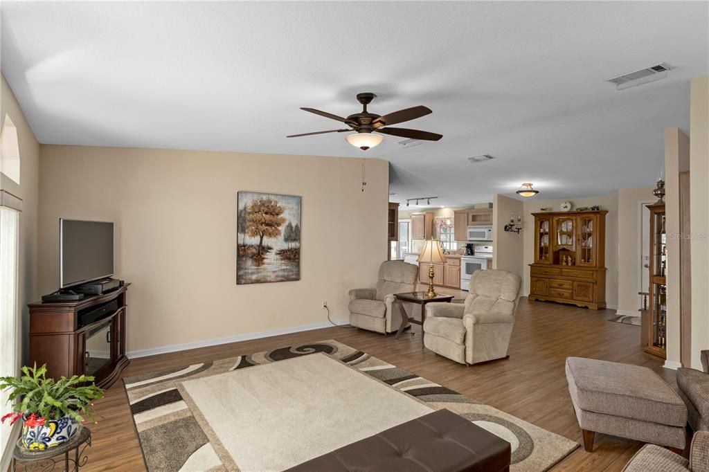 For Sale: $237,900 (3 beds, 2 baths, 1488 Square Feet)