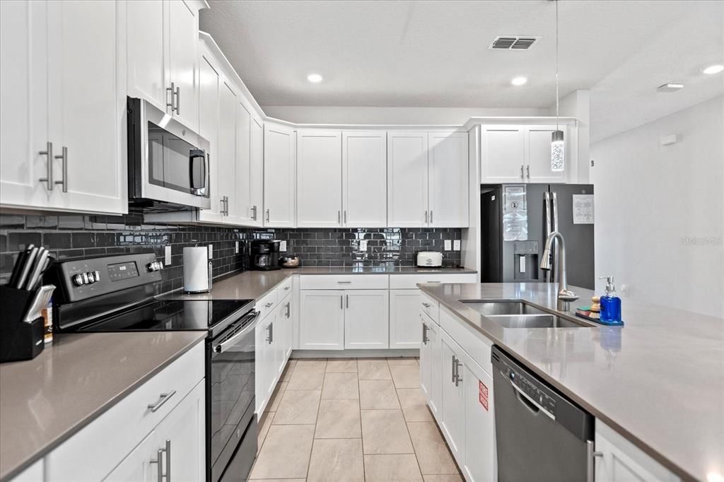 En Venta: $765,000 (6 camas, 5 baños, 3343 Pies cuadrados)